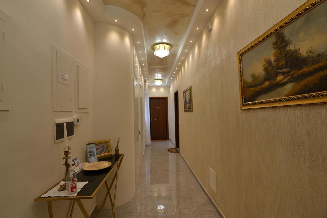 Silver Apartment *