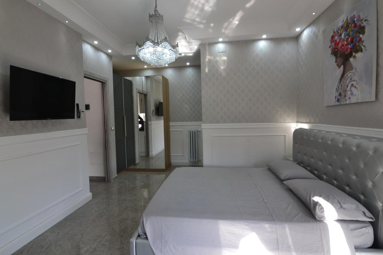 Silver Apartment *